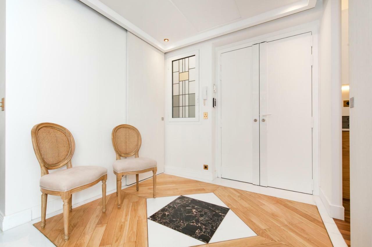 Luxury Montaigne Apartment Paris Exterior foto